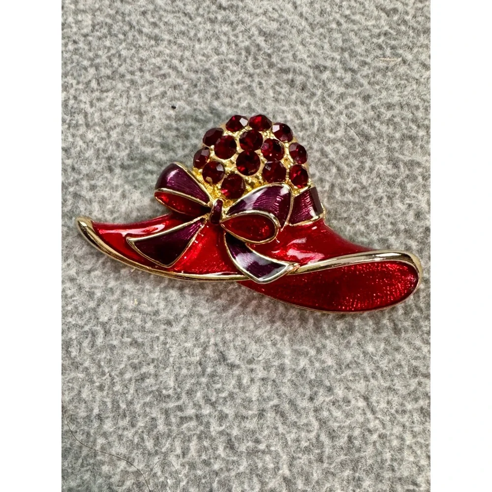 Vintage‎ Red Enamel Rhinestone Sun Hat Brooch Gold Tone Bow Pin Accessory